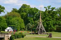 086 Warwick Castle, Trebuchet &ndash; &copy; Konrad Füssel (Eberhardt TRAVEL)
