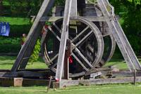 087 Warwick Castle, Trebuchet &ndash; &copy; Konrad Füssel (Eberhardt TRAVEL)