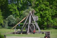 090 Warwick Castle, Trebuchet &ndash; &copy; Konrad Füssel (Eberhardt TRAVEL)
