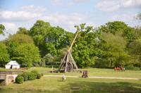 101 Warwick Castle, Trebuchet &ndash; &copy; Konrad Füssel (Eberhardt TRAVEL)