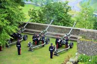 295 Stirling Castel, Queen Elisabeths Birthday Salut &ndash; &copy; Konrad Füssel (Eberhardt TRAVEL)