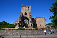 313 Borderland. Jedburgh Abbey &ndash; &copy; Konrad Füssel (Eberhardt TRAVEL)
