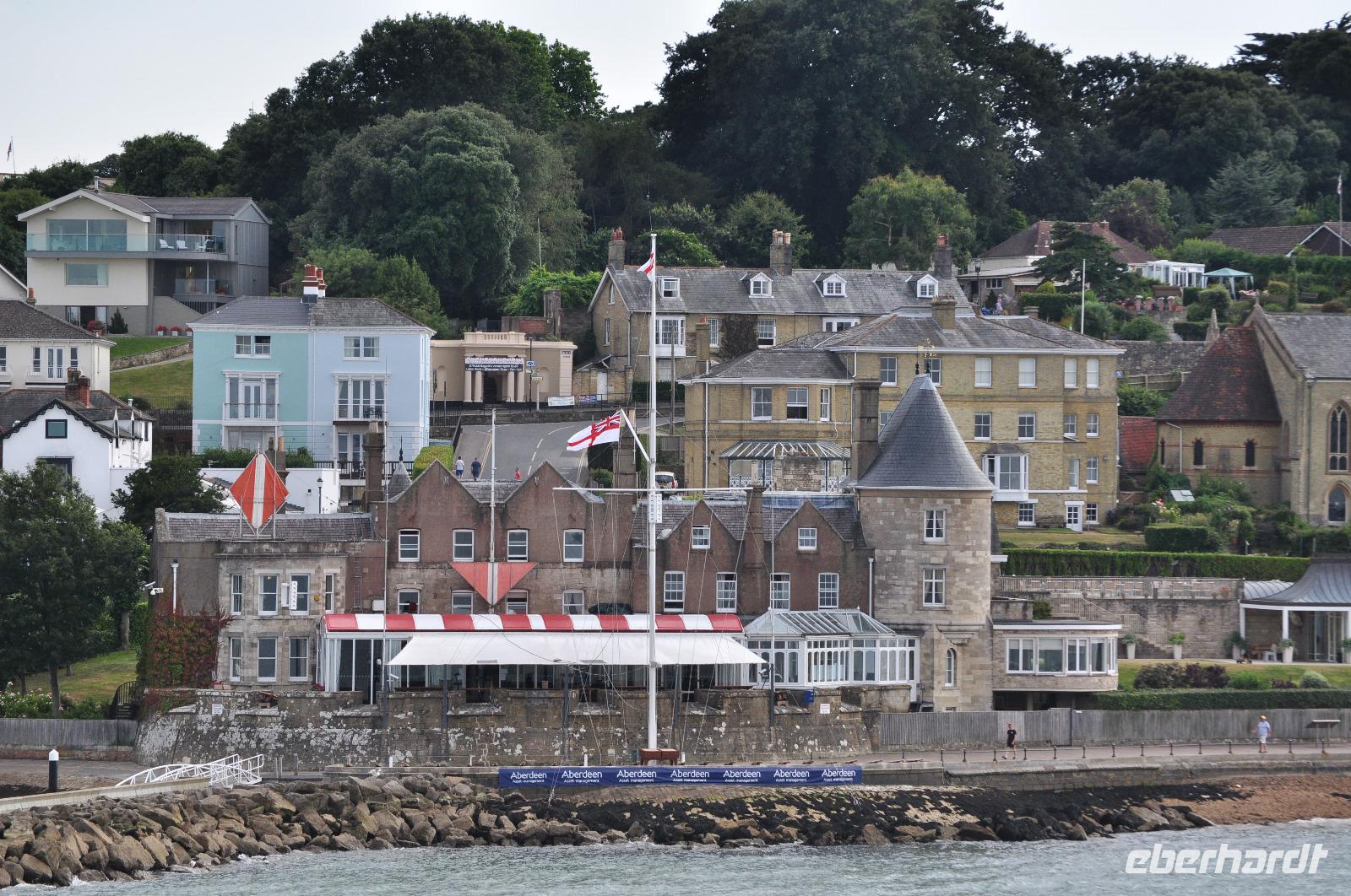 Cowes - Royal Yacht Squadron - Der edelste Yacht-Club der Welt &ndash; &copy; Martin Büchner (Eberhardt TRAVEL)