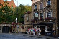 088 London, Pub The Prospect of Whitby, Gruppenfoto 1 &ndash; &copy; Konrad Füssel (Eberhardt TRAVEL)