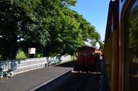 256 Isle of Man, Steam Railway, Gegenzug in Ballasalla &ndash; &copy; Konrad Füssel (Eberhardt TRAVEL)