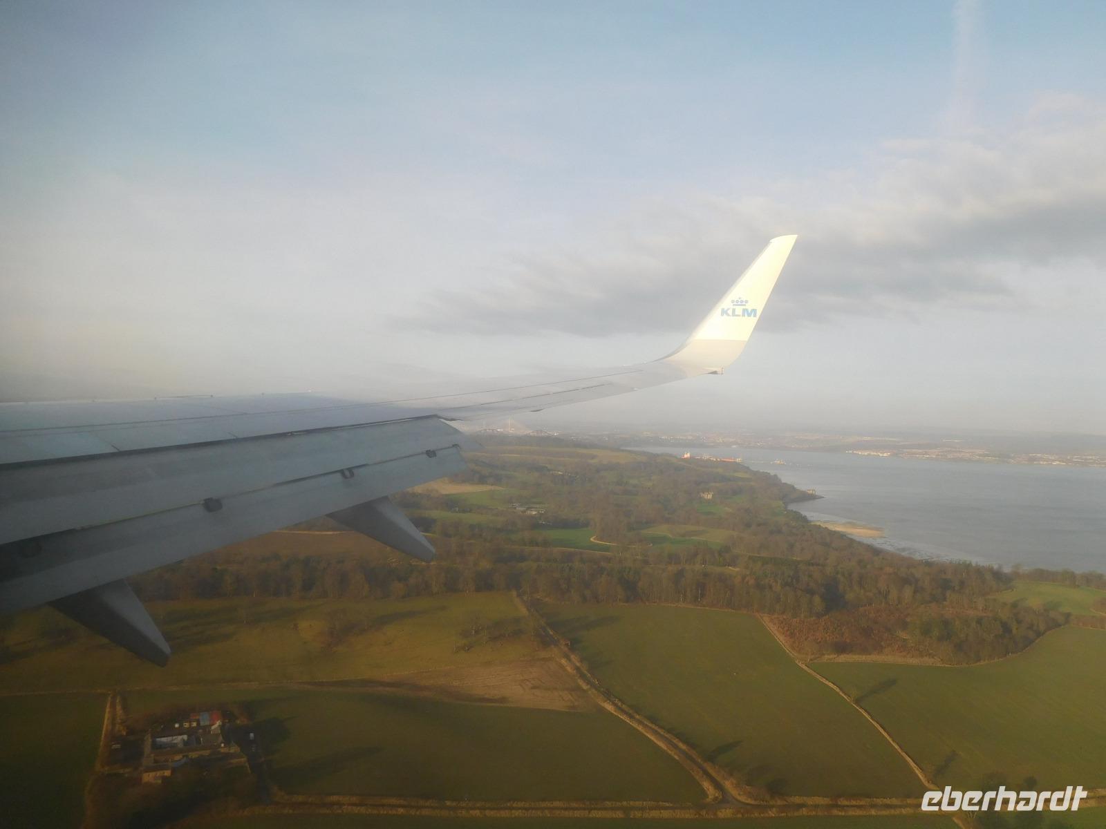 Landeanflug in Edinburgh &ndash; &copy; Simone Kaufmann im Auftrag von Eberhardt TRAVEL (Eberhardt TRAVEL)