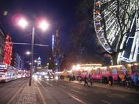 Der Weihnachtsmarkt in Edinburgh - Princess Street &ndash; &copy; Simone Kaufmann im Auftrag von Eberhardt TRAVEL (Eberhardt TRAVEL)