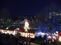 Weihnachtsmarkt Edinburgh mit Sicht auf die Altstadt &ndash; &copy; Simone Kaufmann im Auftrag von Eberhardt TRAVEL (Eberhardt TRAVEL)