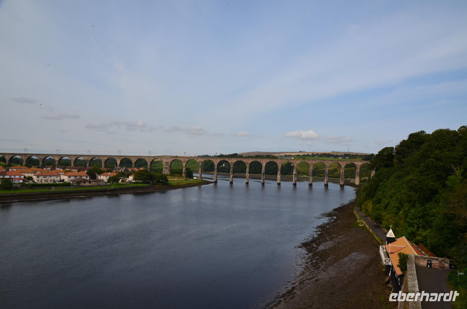 003 Berwick upon Tweed, Robert Stephensons Eisenbahnbrücke 1847 &ndash; &copy; Konrad Füssel (Eberhardt TRAVEL)