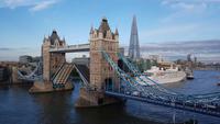 Tower Bridge 20180801 072255 &ndash; &copy; Marlies Thrum (Eberhardt TRAVEL)