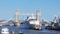 Kreuzfahrtschiff verlässt London 20180802 181603 &ndash; &copy; Marlies Thrum (Eberhardt TRAVEL)