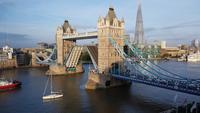 die Tower Bridge wird geöffnet 20180804_072805 &ndash; &copy; Marlies Thrum (Eberhardt TRAVEL)