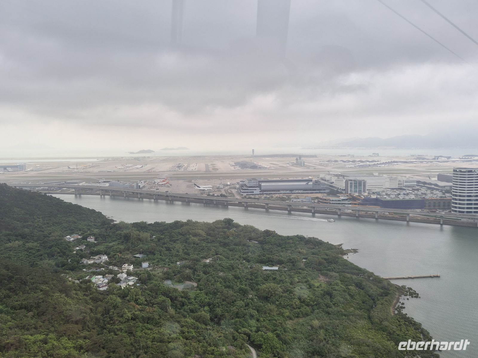 Seilbahnfahrt nach Lantau Island &ndash; &copy; Frank Nimschowski (Eberhardt TRAVEL)