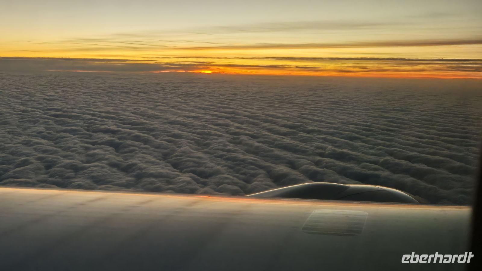 der zweite Sonnenaufgang während unseres Fluges nach München &ndash; &copy; Frank Nimschowski (Eberhardt TRAVEL)