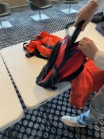 Rucksack aussaugen auf der Fridtjof Nansen &ndash; &copy; Jacob Spangenberg (Eberhardt TRAVEL)
