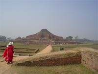 Die größte buddhistische Stupa, Paharpur in Bangladesh, ist UNESCO-Kulturerbe
