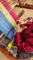 Traditionelle Webkunst &ndash; &copy; Petra Hady (Eberhardt TRAVEL)