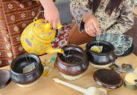Tea - Time mit Cordyceps-Tee  &ndash; &copy; Petra Hady (Eberhardt TRAVEL)