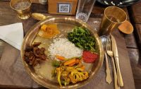 Dinner bei der Nepalesischen Tanzshow &ndash; &copy; Petra Hady (Eberhardt TRAVEL)