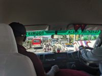 6) Ankunft in Kathmandu, Nepal - Fahrt im Minibus zum Hotel &ndash; &copy; Teresa Rumpel (Eberhardt TRAVEL)