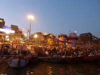 Varanasi- Aarti Zeremonie (2) &ndash; &copy; Maria Michel (Eberhardt TRAVEL)