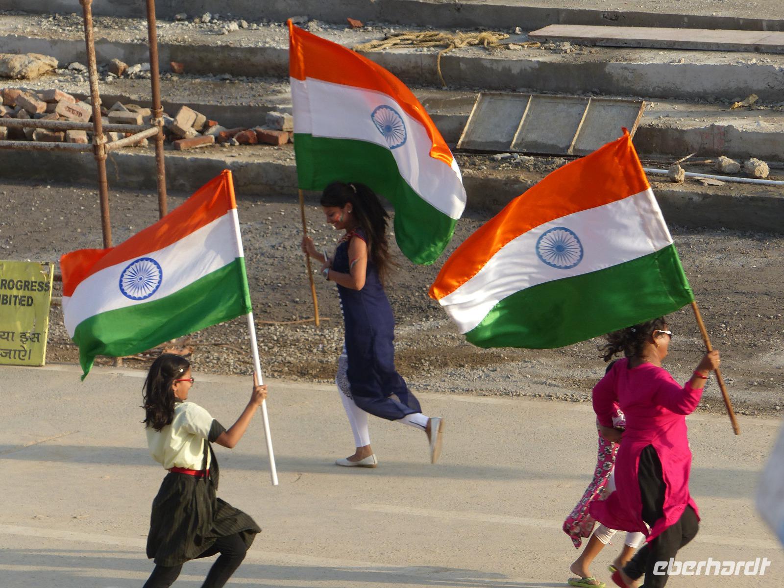 259. Amritsar - Wagah Border - Grenzschließungszeremonie &ndash; &copy; Maria Michel (Eberhardt TRAVEL)