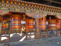 Kloster Kiychu Lhakang: Gebetsmühlen &ndash; &copy; Jürgen Schmeißer (Eberhardt TRAVEL)