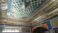 Wunderbare Deckengestaltung in einem alten Haweli in Jaisalmer