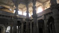 083 Ranakpur, Tempelsäulen &ndash; &copy; Michael Krause (Eberhardt TRAVEL)