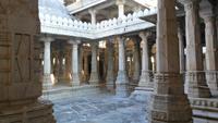 089 Ranakpur, Tempel-Innenhof &ndash; &copy; Michael Krause (Eberhardt TRAVEL)