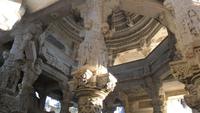 092 Ranakpur, Deckenreliefs 1 &ndash; &copy; Michael Krause (Eberhardt TRAVEL)