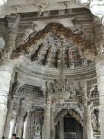Reich verzierte Decken, Jaintempel Ranakpur &ndash; &copy; Simone Willner (Eberhardt TRAVEL)