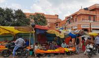 Gewirr in der Altstadt, Verkaufsstände, Verkehr und fliegende Händler &ndash; &copy; Simone Willner (Eberhardt TRAVEL)
