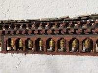 Gebetstrommeln am Kloster Kiyuchi Lakhang &ndash; &copy; Jürgen Schmeißer (Eberhardt TRAVEL)