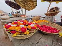 Blumen sind für die Hinduzeremonien sehr wichtig. Varanasi &ndash; &copy; Simone Willner (Eberhardt TRAVEL)
