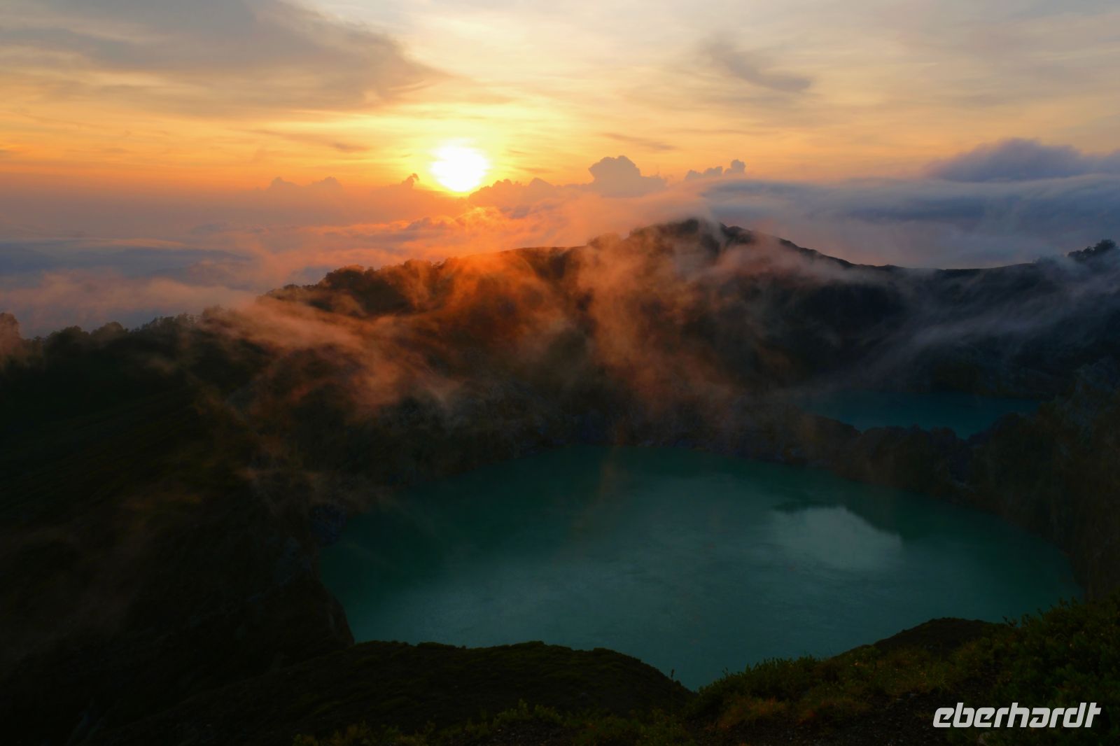 Sonnenaufgang am Kelimutu Vulkan - Indonesien &ndash; &copy; Sten Bernhardt (Eberhardt TRAVEL)