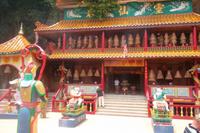 Rauchopfer vor den chinesischen Höhlentempeln von Ipoh &ndash; &copy; Michael Krause (Eberhardt TRAVEL)