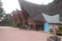 Dorfplatz von Tomok &ndash; &copy; Michael Krause (Eberhardt TRAVEL)