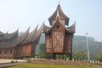 Ensemble des Königspaslastes von Pagaruyung &ndash; &copy; Michael Krause (Eberhardt TRAVEL)