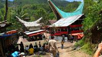 091 Sulawesi - wir nähern uns dem Festplatz &ndash; &copy; Michael Krause (Eberhardt TRAVEL)
