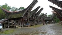 116 Sulawesi - Clanhäuser in Palaowa &ndash; &copy; Michael Krause (Eberhardt TRAVEL)