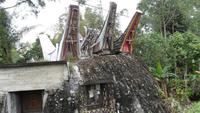 123 Sulawesi - Felsengräber &ndash; &copy; Michael Krause (Eberhardt TRAVEL)