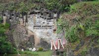134 Sulawesi, Begräbniswand von Lemo &ndash; &copy; Michael Krause (Eberhardt TRAVEL)