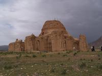 Sarvistan-  Palastanlage von Bahram V. &ndash; &copy; Dirk Schlosser (Eberhardt TRAVEL)