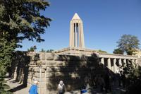 Hamadan - Avicenna-Denkmal &ndash; &copy; Frank Nimschowski (Eberhardt TRAVEL)