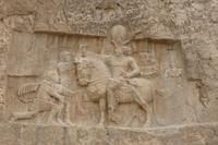 Naqsh-e Rostam, Shapur I. mit Triumph über Kaiser Valerian &ndash; &copy; Frank Nimschowski (Eberhardt TRAVEL)