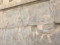 Persepolis - Relief der Delegationen - Volk der Elamer mit Löwin  &ndash; &copy; Isabel Braksiek (Eberhardt TRAVEL)