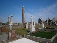 Kilmacduagh Abbey und Round Tower &ndash; &copy; Barbara Pflicke (Eberhardt TRAVEL)
