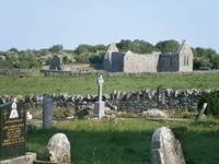 Kilmacduagh Abbey  &ndash; &copy; Barbara Pflicke (Eberhardt TRAVEL)