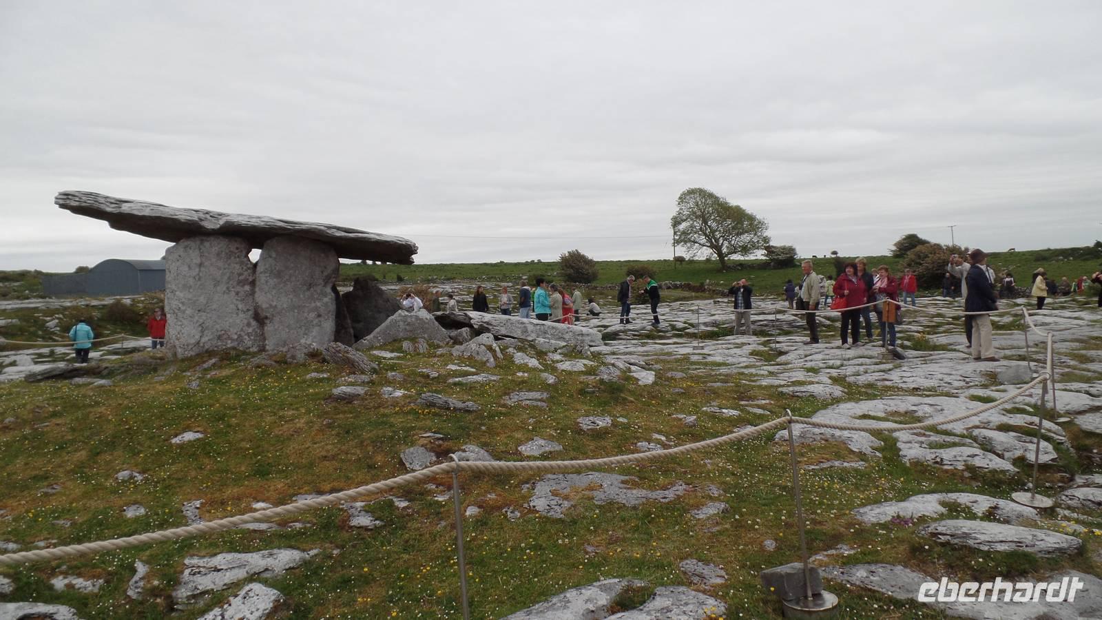 Poulnabrone Dolmen &ndash; &copy; Petra Sauer (Eberhardt TRAVEL)